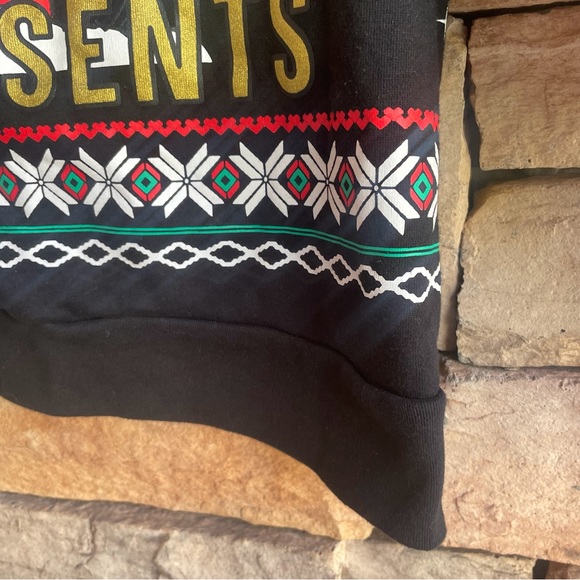 Peanuts black print Christmas “Wake Me Up For Presents” sweatshirt Large - Picture 6 of 13